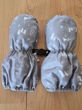 Infants Kombi Winter Mittens - Grey with White Snow Pattern